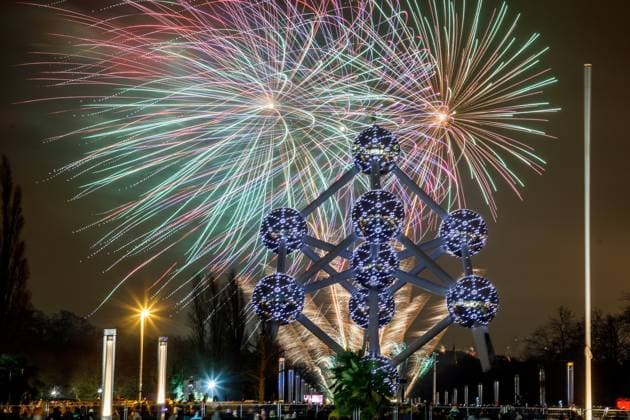 News Themen der Woche KW01 News Bilder des Tages Illustration picture taken during a fireworks show at the Atomium in Brussels, part of celebrations on New Year s Eve, Tuesday 31 December 2024.  HATIMxKAGHAT 109454492