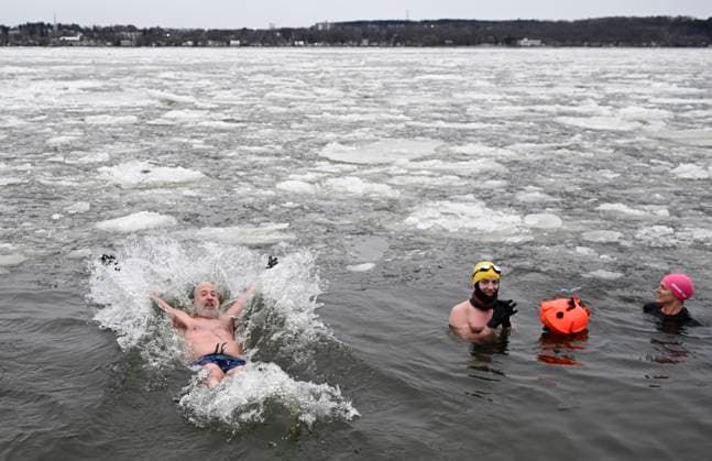 January 1, 2025, Quebec, Pq, Canada: Francis Vachon, left plunges backward into the icy water of the St.Lawrence river for a Polar Bear swim on New Year s Day in Quebec City, Wednesday, Jan. 1, 2025. Quebec Canada  - ZUMAc35_ 20250101_zaf_c35_004 Copyright: xJacquesxBoissinotx