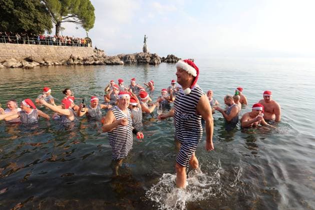 Bilder des Jahres 2025, News 01 Januar News Themen der Woche KW01 News Bilder des Tages PXL_New Year swim in the sea Traditional New Year swimming in the sea in Opatija, Croatia on 01. January 2025.  GoranxKovacic PIXSELL