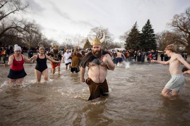 January 1, 2025, Oaville, On, Canada: People participate in the annual polar bear dip on New Year s Day in Oakville, Ont., Wednesday, Jan. 1, 2025. Oaville Canada  - ZUMAc35_ 20250101_zaf_c35_052 Copyright: xNickxIwanyshynx