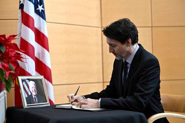 News Bilder des Tages January 3, 2025, Ottawa, On, CAN: Prime Minister Justin Trudeau signs a book of condolences for former U.S. President Jimmy Carter at the U.S. Embassy in Ottawa, on Friday, Jan. 3, 2025. Ottawa CAN  - ZUMAc35_ 20250103_zaf_c35_025 Copyright: xJustinxTangx