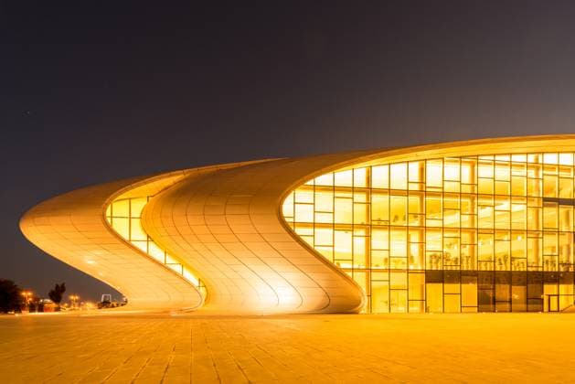 BAKU- JULY 20: Heydar Aliyev Center on July 20, 2015 in Baku, Azerbaijan. Heydar Aliyev Center won the Design Museum 39;s Designs of the Year Award in 2014 ,model released, Symbolfoto  Copyright: xZoonar.com ElnurxAmikishiyevx 7992045 ,model released, Symbolfoto ,property released