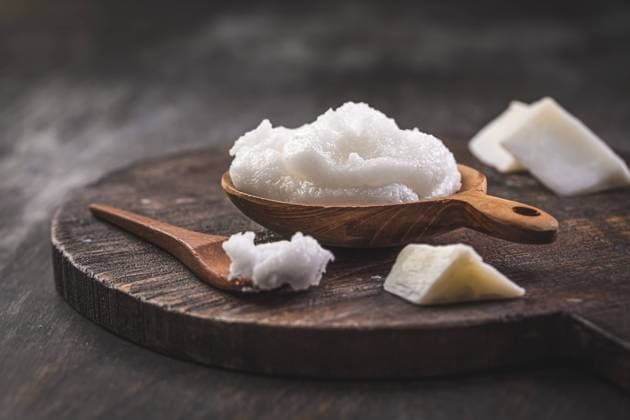 IMAGO Creative, Naturkosmetik Bio-Kokosöl zum gesunden Kochen oder für die Naturkosmetik Organic coconut oil for healthy cooking or natural cosmetics Copyright: xZoonar.com IngridxBalabanovax 22584935