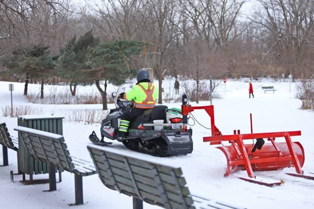 The Cold Spell Hits Across Quebec A Montreal City Council worker carries out snow removal work on the trails at Visitation Island Park in the middle of a snowstorm in the city of Montreal. The cold spell sweeping across the province of Quebec beginning 2025 has brought snowfall and low temperatures of under 19 degrees with wind chill of minus 25 degrees Celsius. on January 5, 2025 in Montreal, Canada. (Photo by Horacio Zamora Rios Eyepix Group) Copyright: xHoracioxZamoraxRios xEyepixxGroupx HZ_05012025_139929