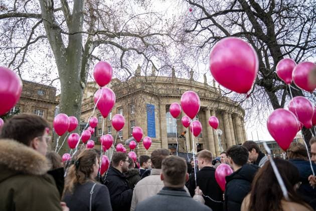 Stuttgart 126. Ordentlicher Landesparteitag, Dreikoenigskundgebung der Freien Demokraten. 6. Januar 2025 im Stuttgarter Opernhaus, Dreikoenigstreffen der Freien Demokraten 2025, GER Junge Liberale mit Luftballonaktion vor der Staatsoper Stuttgart Dreikoenigskundgebung der Freien Demokraten. 6. Januar 2025 im Stuttgarter Opernhaus, Dreikoenigstreffen der Freien Demokraten 2025, GER Copyright: xSandyxDinkelackerx EP_SDR