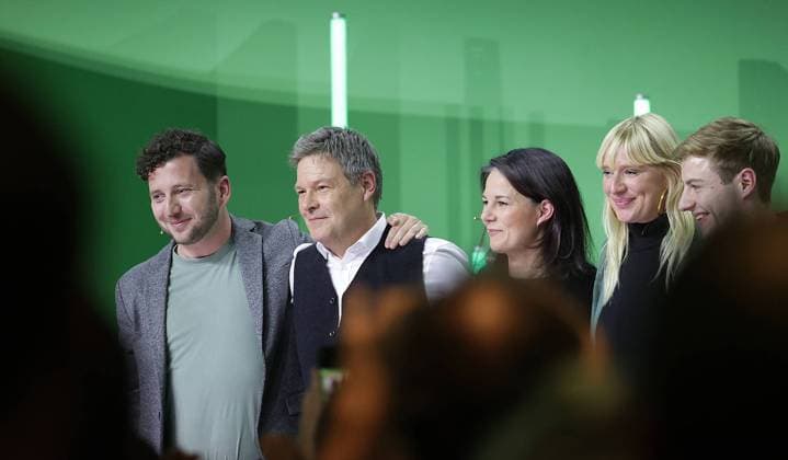 News Bilder des Tages Bundestagswahlkampf 2025, Auftaktveranstaltung der Gruenen Buendnis 90 Die Gruenen mit Kanzlerkandidat Robert Habeck und Bundesaussenministerin Annalena Baerbock in der MUK in Luebeck. Politik, Parteien, Bundestagswahl v.l. Felix Banaszak, Robert Habeck, Annalena Baerbock, Luise Amtsberg und Bruno Hoenel Luebeck *** Bundestag election campaign 2025, kick-off event of the Greens Buendnis 90 Die Gruenen with Chancellor candidate Robert Habeck and Federal Foreign Minister Annalena Baerbock at the MUK in Luebeck Politics, parties, Bundestag election f l Felix Banaszak, Robert Habeck, Annalena Baerbock, Luise Amtsberg and Bruno Hoenel Luebeck
