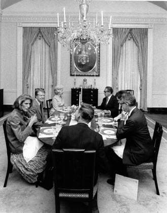 Former President Jimmy Catrter Dead at 100 ARCHIVE: At dinner in the first floor dining room of the White House in Washington, DC, from left to right: Mrs. Nancy Kissinger, United States President Jimmy Carter, Mrs. Grace S. Vance, former US Secretary of State Dr. Henry A. Kissinger, first lady Rosalynn Carter, US Secretary of State Cyrus R. Vance and National Security Advisor Dr. Zbigniew K. Brzezinski on March 18, 1977. Credit: White House via CNP AdMedia Washington District of Columbia United States of America EDITORIAL USE ONLY  Copyright: xx WA-6480 JackxKightlingerx admphotostwo908945