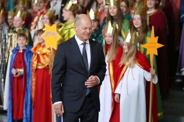 Entertainment Themen der Woche KW02 News Bilder des Tages Entertainment Bilder des Tages Berlin, Deutschland, 07.01.2025: Bundeskanzleramt: Sternsinger zu Besuch: Bundeskanzler Olaf Scholz (SPD) empfängt seine Gäste *** Berlin, Germany, 07 01 2025 Federal Chancellery Visiting carol singers Federal Chancellor Olaf Scholz SPD receives his guests Copyright: xdtsxNachrichtenagenturx dts_55015