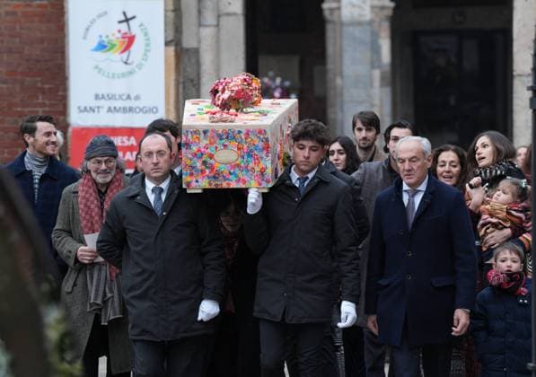 Bilder des Jahres 2025, Entertainment 01 Januar Entertainment Themen der Woche KW02 Entertainment Bilder des Tages Milan - Funeral of Rosita Missoni in the Basilica of Sant Ambrogio Editorial Usage Only  Copyright: xDuilioxPiaggesix xIPAx Agenzia_Fotogramma_FGR4204106