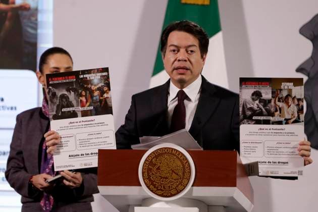 Mario Delgado Carrillo, Secretary of Public Education displays advertising against fentanyl use during the press conference where the campaign Ã¢â‚¬oeStay away from drugs, fentanyl kills you!Ã¢â‚¬Â was announced. at National Palace. on January 7, 2025 in Mexico City, Mexico. Mexico City Mexico - ZUMAe321 20250107_zia_e321_014 Copyright: xLuisxBarronx