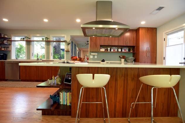 Jill Smokler s midcentury modern home renovation During the renovations, a major load-bearing wall had to be knocked down in order for Smokler to open up the kitchen. (Lloyd Fox Baltimore Sun TNS) Pikesville MD USA EDITORIAL USE ONLY Copyright: xx 1285518 LloydxFoxx krtphotoslive856867
