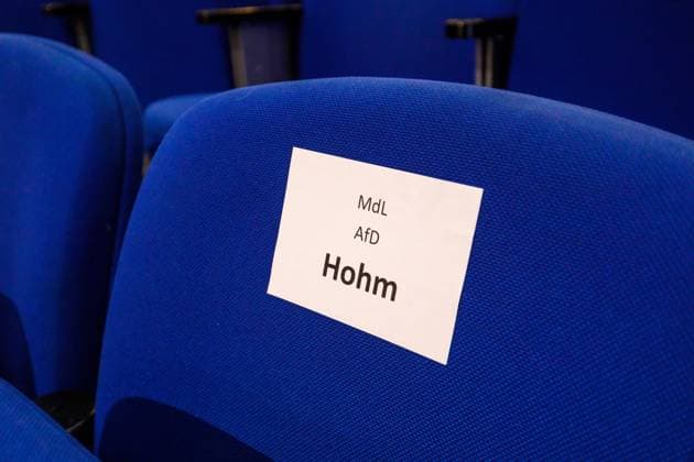 Symbolfoto Jean-Pascal Hohm DEU Deutschland Brandenburg Cottbus, 08.01.2025, Der Name Hohm (Jean-Pascal Hohm, MdL) ist auf einem Schild an einem Sitzplatz in der Stadthalle Cottbus zu lesen. Jean-Pascal Hohm ist ein Politiker der AFD (Alternative fuer Deutschland) und Mitglied des Landtags Brandenburg. *** Symbol photo Jean Pascal Hohm DEU Germany Brandenburg Cottbus, 08 01 2025, The name Hohm Jean Pascal Hohm, MdL can be read on a sign on a seat in the Cottbus town hall Jean Pascal Hohm is a politician of the AFD Alternative for Germany and a member of the Brandenburg state parliament AF_Cottbus_2025_52050.jpeg