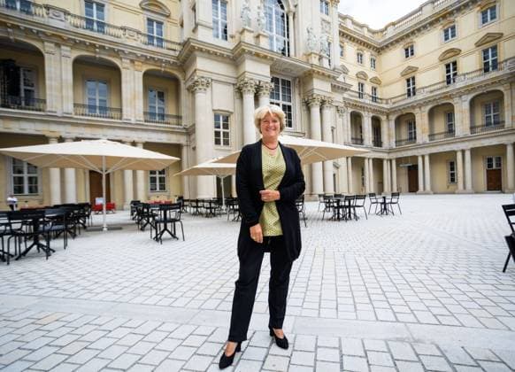 HumboldtForum Berlin im Berliner Stadtsschloss wird eroeffnet, Ausstellung, mit Kultursstaatsministerin Monika Gruetters, Berlin Deutschland, Germany