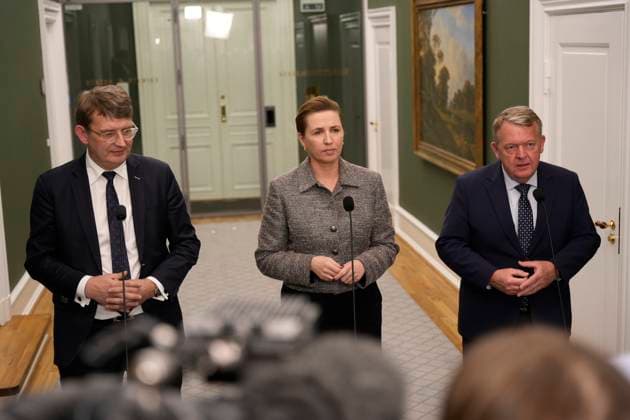 News Themen der Woche KW02 Doorstep with Prime Minister Mette Frederiksen, Minister of Defense Troels Lund Poulsen, and Minister of Foreign Affairs Lars Loekke Rasmussen after a meeting with party leaders regarding Greenland, at the Prime Minister s Office in Christiansborg, Copenhagen, Thursday, January 9, 2025. Greenland has been the major agenda in recent days, after the incoming President of the USA, Donald Trump, expressed renewed interest in Greenland. (Photo: Emil Helms Scanpix 2025) , Copenhagen Denmark *** Doorstep with Prime Minister Mette Frederiksen, Minister of Defense Troels Lund Poulsen, and Minister of Foreign Affairs Lars Loekke Rasmussen after a meeting with party leaders regarding Greenland, at the Prime Minister s Office in Christiansborg, Copen  Copyright: EmilxHelmsx spdk20250109-215351-L