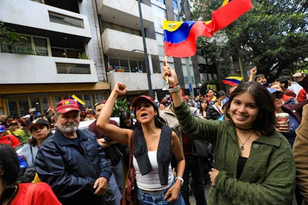 Venezuelans Protest Against Arrest of Maria Corina Machado Venezuelan citizens living in Mexico City, protest outside the Venezuelan embassy in Mexico, against the recent arrest of Maria Corina Machado and the reelection of President Nicolas Maduro. on January 9, 2025 in Mexico City, Mexico. (Photo by Ian Robles Eyepix Group) Copyright: xIanxRobles xEyepixxGroupx EL_09012025_140291JPEG