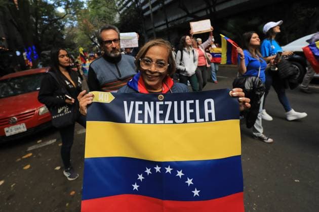 Venezuelans Protest Against Arrest of Maria Corina Machado Venezuelan citizens living in Mexico City, protest outside the Venezuelan embassy in Mexico, against the recent arrest of Maria Corina Machado and the reelection of President Nicolas Maduro. on January 9, 2025 in Mexico City, Mexico. (Photo by Ian Robles Eyepix Group) Copyright: xIanxRobles xEyepixxGroupx EL_09012025_140297JPEG
