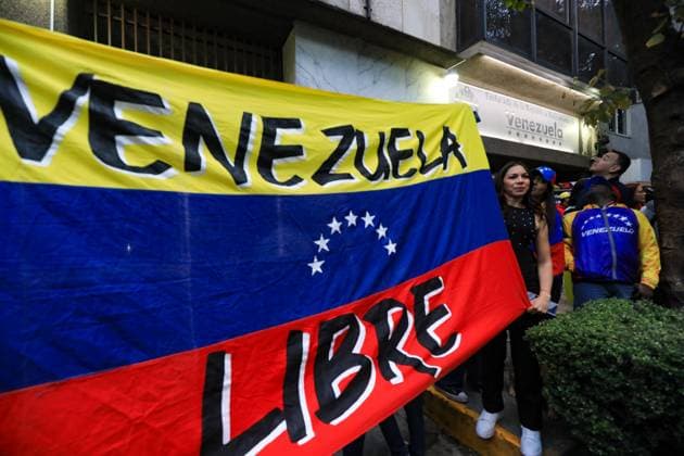 Venezuelans Protest Against Arrest of Maria Corina Machado Venezuelan citizens living in Mexico City, protest outside the Venezuelan embassy in Mexico, against the recent arrest of Maria Corina Machado and the reelection of President Nicolas Maduro. on January 9, 2025 in Mexico City, Mexico. (Photo by Ian Robles Eyepix Group) Copyright: xIanxRobles xEyepixxGroupx EL_09012025_140307JPEG