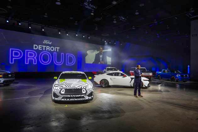 News Themen der Woche KW02 News Bilder des Tages January 9, 2025, Detroit, Michigan, USA: Detroit, Michigan USA - 9 January 2025 - Ford CEO Jim Farley displayed his company s vehicles at the 2025 Detroit Auto Show. Detroit USA - ZUMAw66_ 20250109_zaf_w66_006 Copyright: xJimxWestx