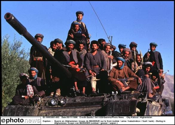 Archivbilder der Woche KW02 Guerre en Afghanistan: troupe de MASSOUD sur le front Guerre en Afghanistan: troupe de MASSOUD sur le front (soldat arme kalashnikov fusil tank) - Oorlog in Afghanistan: troepn van MASSOED (soldaat geweer wapen ) Kaboul Afghanistan  Copyright: xQuiduxNoelx