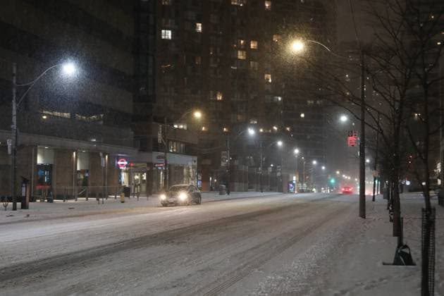 Overnight Snowfall In Ontario People Cross An Intersection At Bloor And Yonge As Toronto And The GTA Areas Experience Overnight Snowfall In Ontario, Canada, On January 11, 2025. Toronto Canada  Copyright: xArrushxChoprax originalFilename: chopra-notitle250111_npq5j.jpg