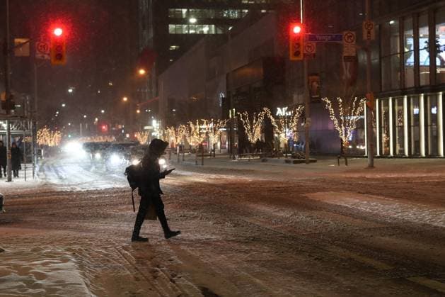 Overnight Snowfall In Ontario People Cross An Intersection At Bloor And Yonge As Toronto And The GTA Areas Experience Overnight Snowfall In Ontario, Canada, On January 11, 2025. Toronto Canada  Copyright: xArrushxChoprax originalFilename: chopra-notitle250111_npVsn.jpg