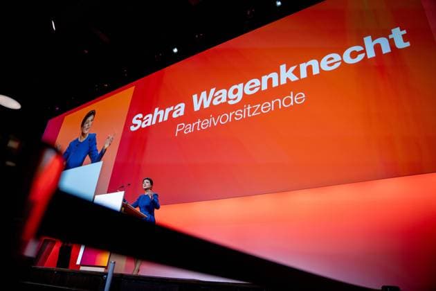 Bundesparteitag vor der Bundestagswahl 2025 BSW Bundnis Sahra Wagenknecht in Bonn Parteigründerin und Parteivorsitzende Sahra Wagenknecht hält eine Rede vor dem Parteitag;Bundesparteitag vor der Bundestagswahl 2025 BSW Bundnis Sahra Wagenknecht in Bonn , Bonn NRW Deutschland World Conference Center *** Federal party conference before the 2025 federal election BSW Bundnis Sahra Wagenknecht in Bonn Party founder and chairwoman Sahra Wagenknecht gives a speech before the party conference Federal party conference before the 2025 federal election BSW Bundnis Sahra Wagenknecht in Bonn , Bonn NRW Germany World Conference Center