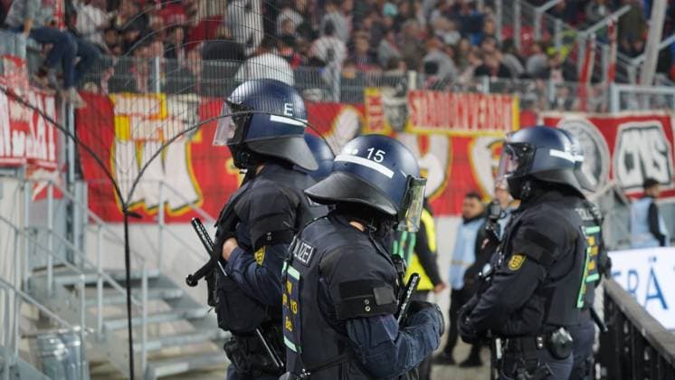 Germany, DFL, police deployment, soccer, high-risk matches, security costs, stadium, fans, violence prevention, clubs, Federal Constitutional Court, ruling, Bremen, Hamburg, HSV, FC St Pauli, financial burden, public safety, club financing, police costs, soccer club Copyright: xJoeranxSteinsiekx