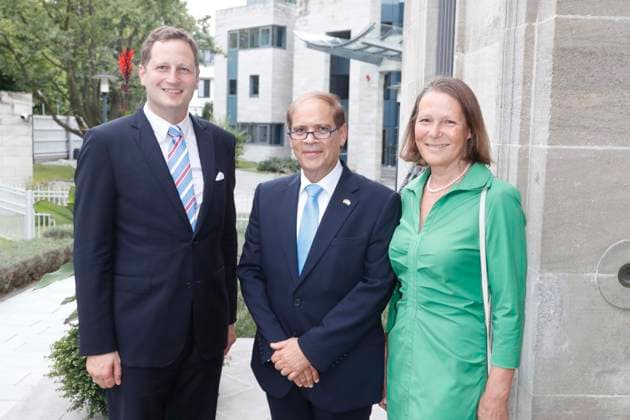 Empfang zur Verabschiedung des isralischen Botschafter in Deutschland in der Botschaft in Berlin mit Prinz Georg Friedrich von Preussen, Botschafter Yakov Hadas-Handelsman, Christina Rau, Berlin Deutschland, Germany *** Reception to Adoption of isralic Ambassador in Germany in the Message in Berlin with Prinz Georg Friedrich from Prussia, Ambassador Yakov Hadas Handelsman, Christina Rough, Berlin Germany, Germany