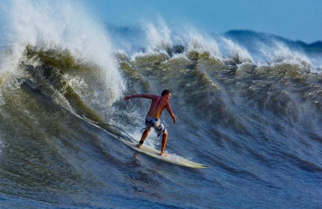 Texas surfer drops in on cresting 12? wave. United States, Texas, South Padre Island R_IGMS250113-1618259-01 EDITORIAL USE ONLY