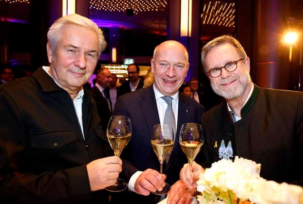 Bilder des Jahres 2025, Entertainment 01 Januar Entertainment Themen der Woche KW03 Klaus Wowereit, der Regierende Kai Wegner, Reinhard Naumann beim Cocktail-Empfang zur Übergabe der Leitung des Hotels Waldorf Astoria Berlin an Christian Schwenke im Waldorf Astoria Berlin. *** Klaus Wowereit, Kai Wegner, Reinhard Naumann at the cocktail reception to mark the handover of the management of the Waldorf Astoria Berlin hotel to Christian Schwenke at the Waldorf Astoria Berlin