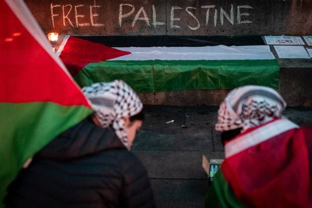 January 15, 2025, Vancouver, Bc, CANADA: People write in chalk during a gathering to celebrate the Gaza ceasefire and hostage deal reached between Israel and Hamas in Vancouver, on Wednesday, January 15, 2025. Vancouver CANADA  - ZUMAc35_ 20250115_zaf_c35_225 Copyright: xEthanxCairnsx