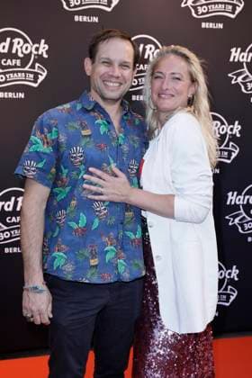 Das Hard Rock Cafe Berlin feiert seinen 30. Geburtstag, Eva Mona Rodekirchen mit Ehemann Bjoern Geske, Hard Rock Cafe, Berlin Copyright Berlin *** the Hard Rock Cafe Berlin celebrates its 30 Birthday, Eva Mona Rodekirchen with Husband Bjoern Geske, Hard Rock Cafe, Berlin Copyright Berlin