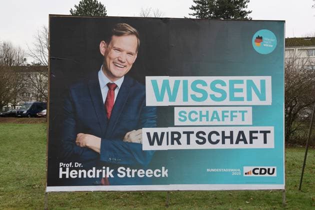 Bonn Themenfoto: Wahl, Wahlplakat zur Bundestagswahl 2025, 16.01.2025 Wahlplakat Professor Dr. Hendrik Streeck CDU in Bonn Themenfoto: Wahl, Wahlplakat zur Bundestagswahl 2025, 16.01.2025 *** Bonn Election theme photo, election poster for the 2025 Bundestag election, 16 01 2025 Election poster Professor Dr Hendrik Streeck CDU in Bonn Election theme photo, election poster for the 2025 Bundestag election, 16 01 2025 Copyright: xEibner-Pressefoto JuergenxAugstx EP_JAT