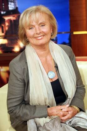 Ruth Maria Kubitschek, Schauspielerin und bekennende Esoterikerin, bei der Aufzeichnung der Sendung Menschen bei Maischberger in Koeln am 22.08.2006. Ausstrahlung der Sendung am 22.08.2006 um 22:45 Uhr im Ersten. Nordrhein-Westfalen Deutschland, Germany *** Ruth Maria Kubitschek, Actress and Confessing Esoteric, at the Recording the Broadcast People at Maischberger in Cologne on 22 08 2006 Broadcast the Broadcast on 22 08 2006 at 22 45 Clock at first North Rhine Westphalia Germany, Germany