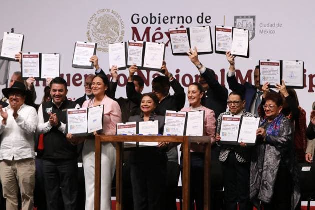 Claudia Sheinbaum, President Of Mexico, Leads The National Municipal Meeting Mexican President Claudia Sheinbaum, accompanied by members of her cabinet and the governors of the different states of the Republic, signs the Agreement for the creation of the indigenous component of the Fund for Contributions for Social Infrastructure (FAIS) during the National Municipal Meeting at the World Trade Center International Exhibition and Convention Center in Mexico City, Mexico, on January 16, 2025. MÃ xico City Mexico  Copyright: xJosexLuisxToralesx originalFilename: torales-notitle250116_np1vo.jpg
