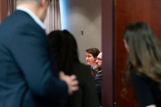 January 17, 2025, Toronto, On, Canada: An RCMP Officer and other staff watch as Prime Minister Justin Trudeau delivers remarks before chairing the meeting of the Council on Canada-U.S. Relations, in Toronto, on Friday, January 17 2025. Toronto Canada  - ZUMAc35_ 20250117_zaf_c35_007 Copyright: xArlynxMcadoreyx
