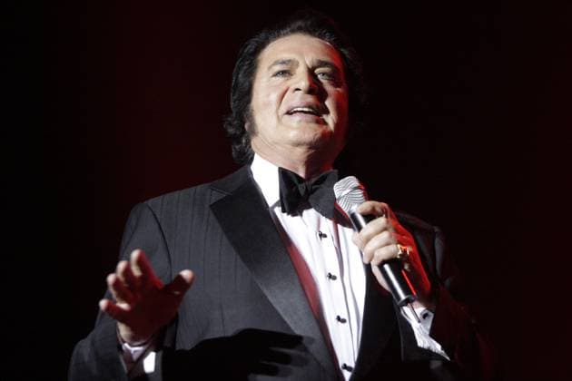 Saenger Engelbert Humperdinck am 24.10.2007 beim Konzert im Tempodrom Berlin Photos: Scherf 24.10.2007 Berlin Deutschland *** Singers Engelbert Humperdinck on 24 10 2007 at Concert at Tempodrom Berlin Photos Scherf 24 10 2007 Berlin Germany