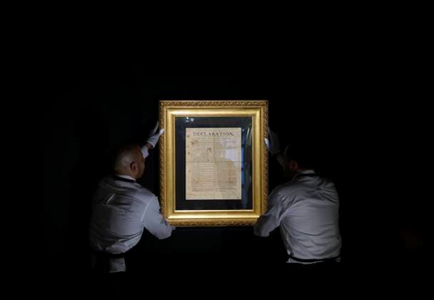 Bilder des Jahres 2025, News 01 Januar News Themen der Woche KW03 News Bilder des Tages A rare printing of the Declaration of Independence is on display as part of the Visions of America collection at Sotheby s on Friday, January 17, 2025 in New York City. Sotheby s will offer the rare printing of the Declaration of Independence: The July 1776 Essex Broadside, one of the earliest printings of America s founding text, is expected to fetch approximately $2-4 million.  NYP20250117114 JOHNxANGELILLO