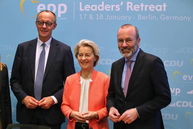 Berlin, Deutschland, 17.01.2025: Konrad-Adenauer-Haus: EVP-Klausurtagung: L-R: CDU-Chef Friedrich Merz, EU-Kommissionspräsidentin Ursula von der Leyen, EVP-Chef Manfred Weber (CSU) *** Berlin, Germany, 17 01 2025 Konrad Adenauer Haus EPP closed meeting L R CDU leader Friedrich Merz, EU Commission President Ursula von der Leyen, EPP leader Manfred Weber CSU Copyright: xdtsxNachrichtenagenturx dts_56087