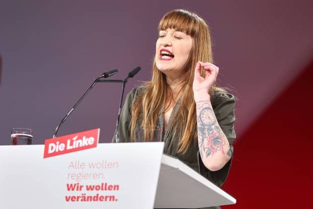 Berlin, Deutschland, 18.01.2025: Veranstaltungshalle Station: Außerordentlicher Parteitag der Linken zur Bundestagswahl 2025: Spitzenkandidatin Heidi Reichinnek applaudiert *** Berlin, Germany, 18 01 2025 Event hall Station Extraordinary party conference of the Left Party for the 2025 Bundestag elections Top candidate Heidi Reichinnek applauds Copyright: xdtsxNachrichtenagenturx dts_56156