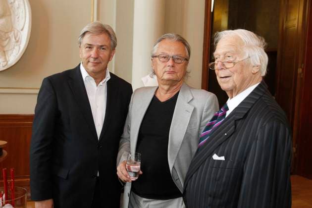 Essen zu Ehren des Intendanten der Volksbuehne Berlin zu dessen 20-jaehrigen Dienstjubilaeum im Roten Rathaus in Berlin, mit Klaus Wowereit, Frank Castorf und sein Vater Wrener Castorf, Berlin Deutschland, Germany *** Food to Honours of Directors the volksbuehne Berlin to whose 20 annual Service anniversary at Red City Hall in Berlin, with Klaus Wowereit, Frank Castorf and its Father Wrener Castorf, Berlin Germany, Germany