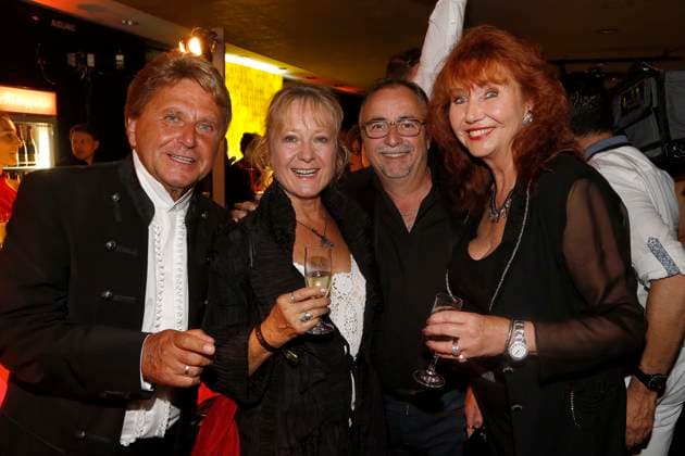 Hans-Juergen Byer mit Ehefrau Kerstin, Juergen Karny, Regina Thoss, bei der Verleihung der Goldene Henne 2015 in Berlin, Medienpreis, Aftershowparty, Berlin Deutschland, Germany *** Hans Juergen Byer with Wife Kerstin, Juergen Karny, Regina Thoss, at the award Ceremony the Golden Hen 2015 in Berlin, Media prize, Aftershow party, Berlin Germany, Germany