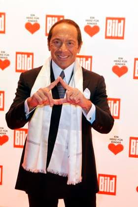 Paul Anka bei EIN HERZ FUER KINDER in Berlin, Roter Teppich, Berlin Deutschland, Germany *** Paul Anka at a Heart for Children in Berlin, Red Carpet, Berlin Germany, Germany
