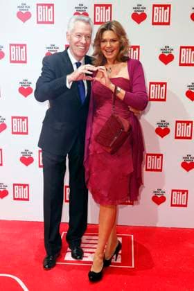 Maren Gilzer und Ehemann Egon Freiheit bei EIN HERZ FUER KINDER 2012 in Berlin, Roter Teppich, Berlin Deutschland, Germany *** Maren Gilzer and Husband Egon Freedom at a Heart for Children 2012 in Berlin, Red Carpet, Berlin Germany, Germany