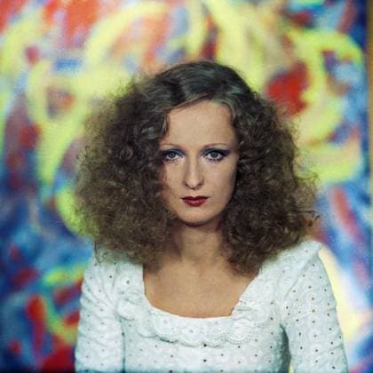 Veronika Fischer Die deutsche Sängerin Veronika Fischer vor buntem Hintergrund im Porträt beim Fotoshooting im Fotostudio von Tassilo Leher, DDR 1975. Ost-Berlin Deutschland (DDR) *** Veronika Fischer the German Singer Veronika Fischer before colorful Background at Portrait at Photo shoot at Photo Studio from Tassilo Leher, GDR 1975 East Berlin Germany GDR Copyright: TassiloxLeher LEH_91020001092 Nur redaktionelle Nutzung Editorial usage only EDITORIAL USE ONLY