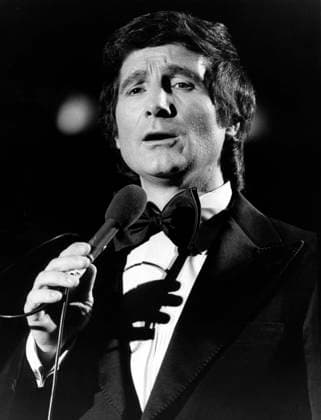 Freddy Quinn Schlagersänger Freddy Quinn bei einem Auftritt in Deutschland 1978., Deutschland *** Freddy Quinn Pop singer Freddy Quinn at a Appearance in Germany 1978 , Germany Copyright: Roba ROB_28052 EDITORIAL USE ONLY
