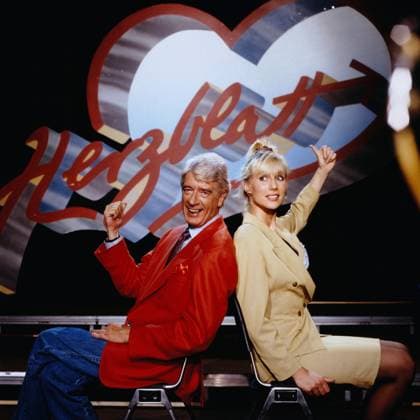 RECORD DATE NOT STATED HERZBLATT Herzblatt - Eine Show zum Verlieben, ARD Flirtshow, 1989, Moderation: Susi Müller (Stimme aus dem Off, Susi fasst die Antworten der Kandidaten zusammen) und Rudi Carrell, hier beide beim Fototermin., Deutschland Copyright: kpa kpa_55045806 EDITORIAL USE ONLY