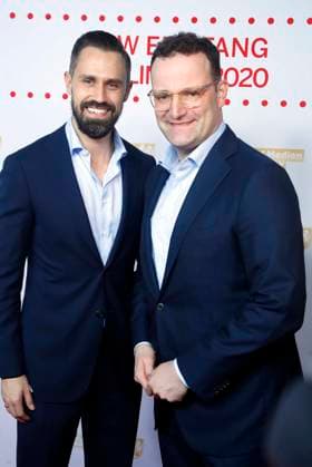 BM Jens Spahn und Ehemann Daniel Funke, auf dem Empfang der NRW-Filmstiftung in der Landesvertretung in Berlin zur Berlinale, Berlin Deutschland, Germany *** BM Jens Spahn and Husband Daniel Spark, at the Reception the NRW Film Foundation in the State Representation in Berlin to Berlinale, Berlin Germany, Germany