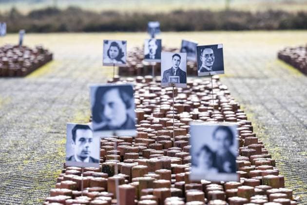 Bilder des Jahres 2025, News 01 Januar News Themen der Woche KW04 News Bilder des Tages HOOGHALEN - Photos on the grounds of the former Westerbork camp. About eight hundred people read the names of more than 100,000 Holocaust victims in memory. ANP MARCEL J. DE JONG netherlands out - belgium out  Copyright: xx x518080005x originalFilename: 518080005.jpg