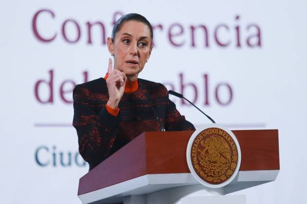 News Bilder des Tages Mexico™s President Claudia Sheinbaum Briefing Mexico s President, Claudia Sheinbaum speaking during a briefing conference about the immigration issue after Donald Trump took office as the 47th President of the United States, briefing held at the National Palace. on January 22, 2025 in Mexico City, Mexico. Mexico City CDMX Mexico Copyright: xCarlosxSantiagox